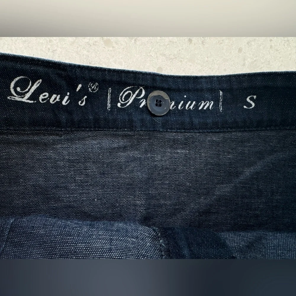 Classic Levi’s Dark Blue Denim Skirt Small